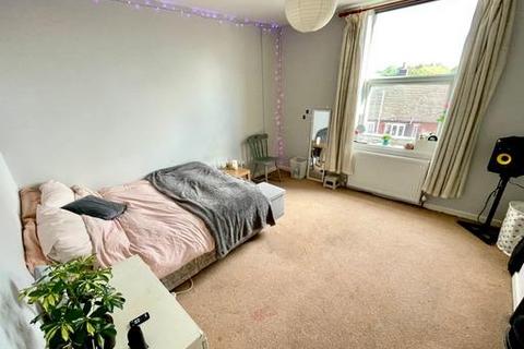 3 bedroom house to rent, Knowle Mount, Leeds
