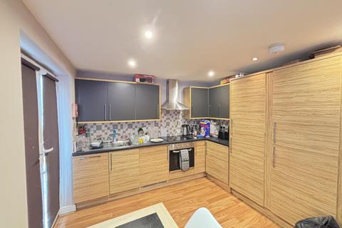 2 bedroom house to rent, Cardigan Road, Leeds