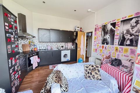 1 bedroom house to rent, Brudenell Grove, Leeds