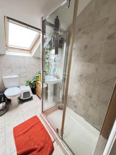 2 bedroom house to rent, Cardigan Road, Leeds