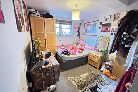 2 bedroom house to rent, Cardigan Road, Leeds