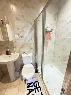 2 bedroom house to rent, Cardigan Road, Leeds