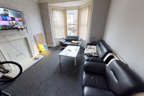 4 bedroom house to rent, Headingley Avenue, Leeds