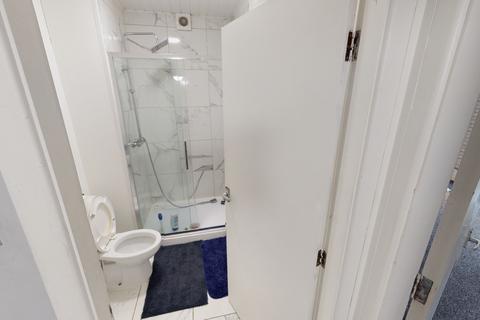 4 bedroom house to rent, Headingley Avenue, Leeds