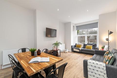 6 bedroom house to rent, Blenheim Square, Leeds