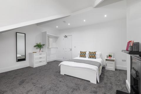 6 bedroom house to rent, Blenheim Square, Leeds