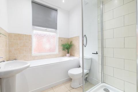 6 bedroom house to rent, Blenheim Square, Leeds
