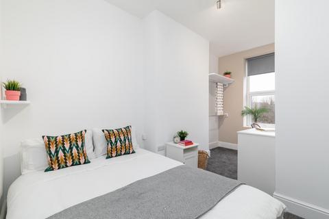 6 bedroom house to rent, Blenheim Square, Leeds
