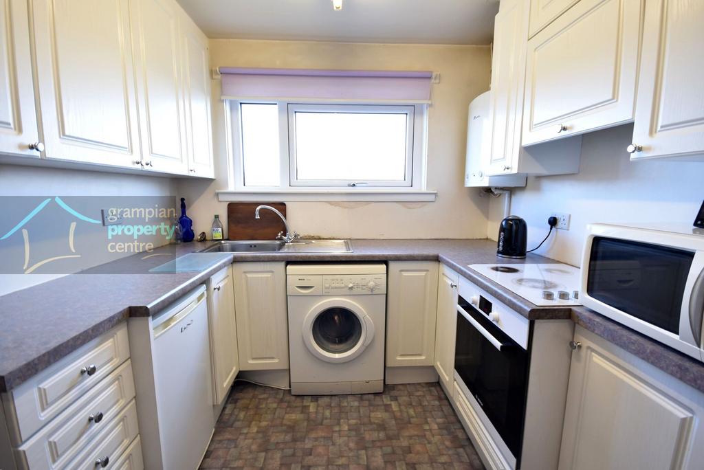 Kitchen 2.JPG