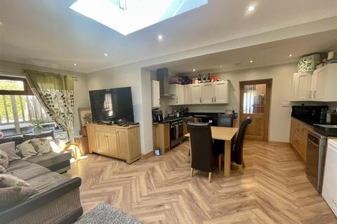 4 Beidr Non, Llannon, Llanelli, SA14 6BA