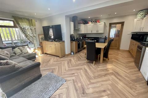 4 Beidr Non, Llannon, Llanelli, SA14 6BA