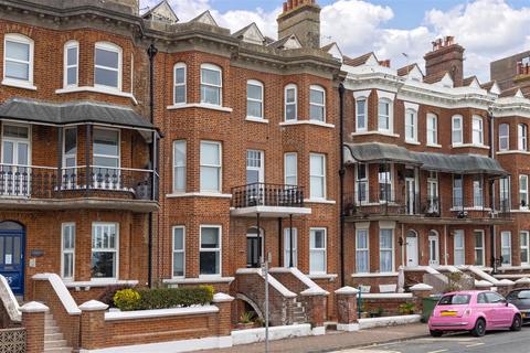 1 bedroom flat for sale, South Terrace, Littlehampton BN17