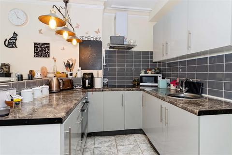 1 bedroom flat for sale, South Terrace, Littlehampton BN17