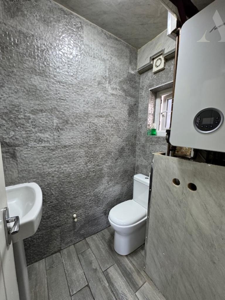 91 Harts Road guest wc