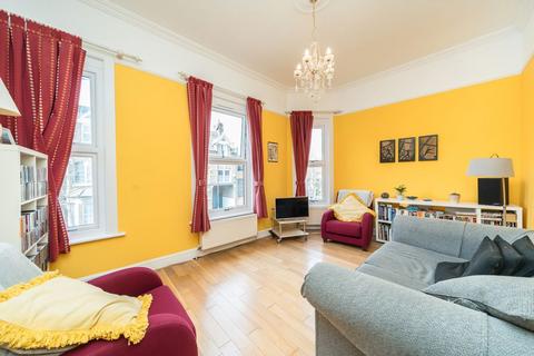 2 bedroom maisonette for sale, Hargwyne Street, London SW9