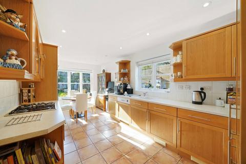 10 Bainbridge Close, Ham, Richmond, TW10 5JJ