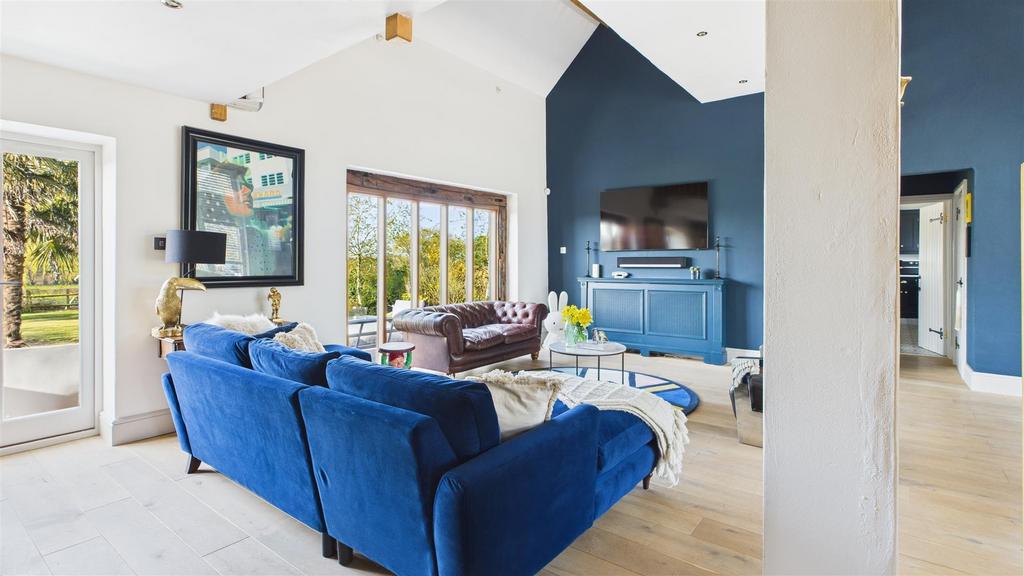 CAM03457 G0-PR0017-STILL040.jpg