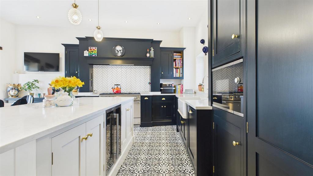 CAM03457 G0-PR0017-STILL053.jpg