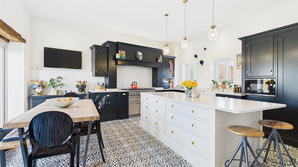 CAM03457 G0-PR0017-STILL051.jpg