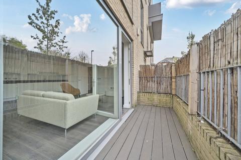 3 bedroom flat to rent, Batavia Road, New Cross, London, SE14