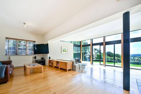 Jefferson House Hogs Back, Puttenham, Guildford, GU3 1AQ