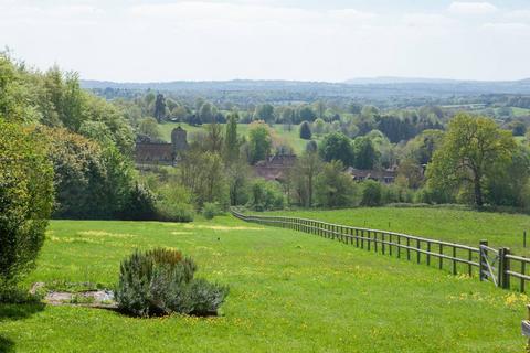 Jefferson House Hogs Back, Puttenham, Guildford, GU3 1AQ