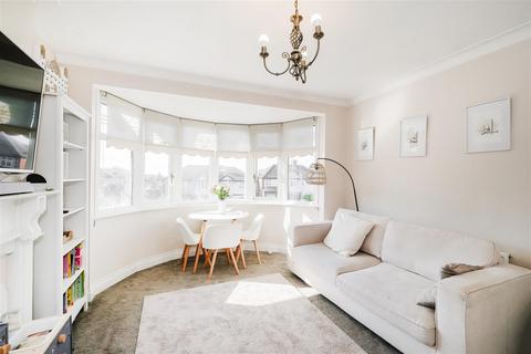 3 bedroom maisonette for sale, Endlebury Road, North Chingford
