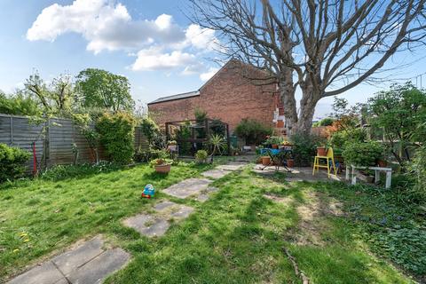 2 bedroom apartment for sale, Melrose Avenue, London NW2