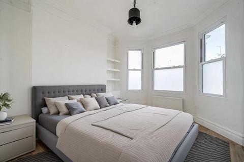 2 bedroom apartment for sale, Melrose Avenue, London NW2