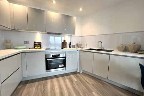 2 bedroom apartment to rent, Ashwell House, UB2