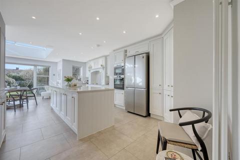 80 Lampern Crescent, Billericay, CM12 0FD