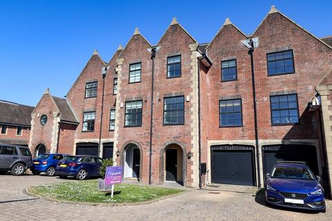 4 bedroom townhouse for sale, Sunny Rise, Battle, TN33