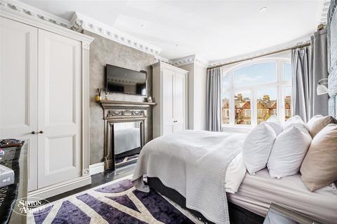 24 Drayton Road, London, W13 0LD