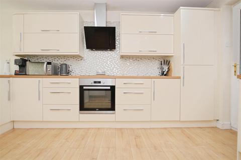 12 Ivanhoe Road, Scunthorpe, DN16 1JJ