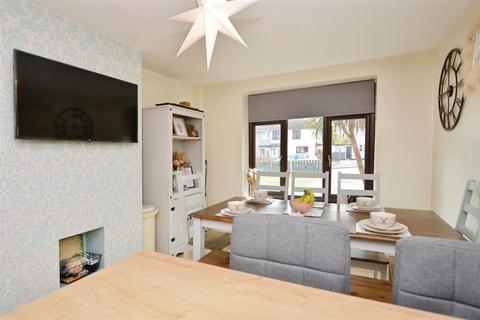 12 Ivanhoe Road, Scunthorpe, DN16 1JJ