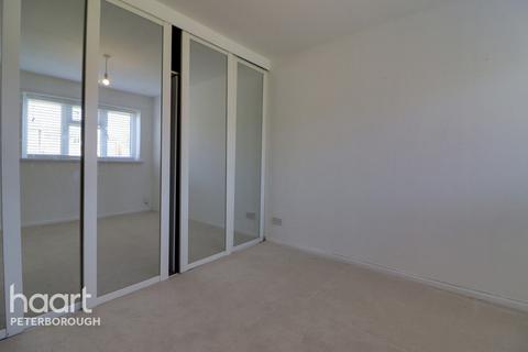 2 bedroom bungalow to rent, Harewood Gardens, Peterborough