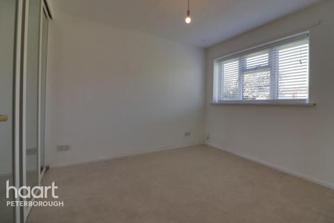 2 bedroom bungalow to rent, Harewood Gardens, Peterborough