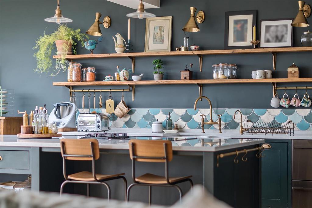 Middle Kitchen