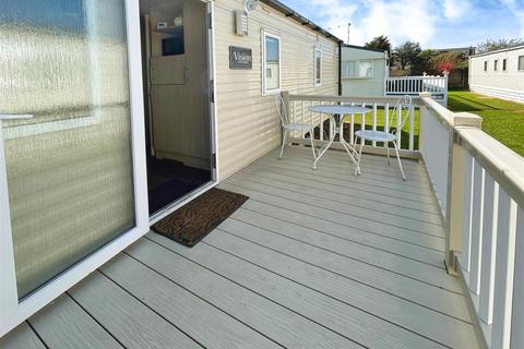2 bedroom chalet for sale, St. Johns Road, Whitstable