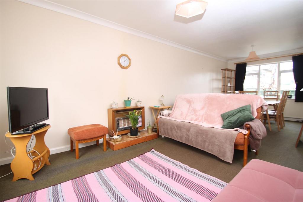 Sittingrooom overall.JPG