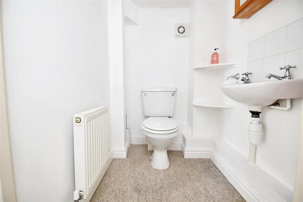 Cloakroom/wc