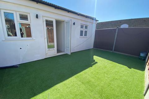 1 bedroom flat for sale, Rear 45 Park Road Ilford IG1 1SB