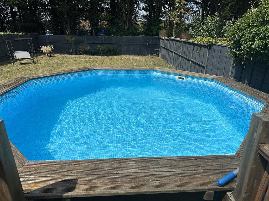 Pool.jpg