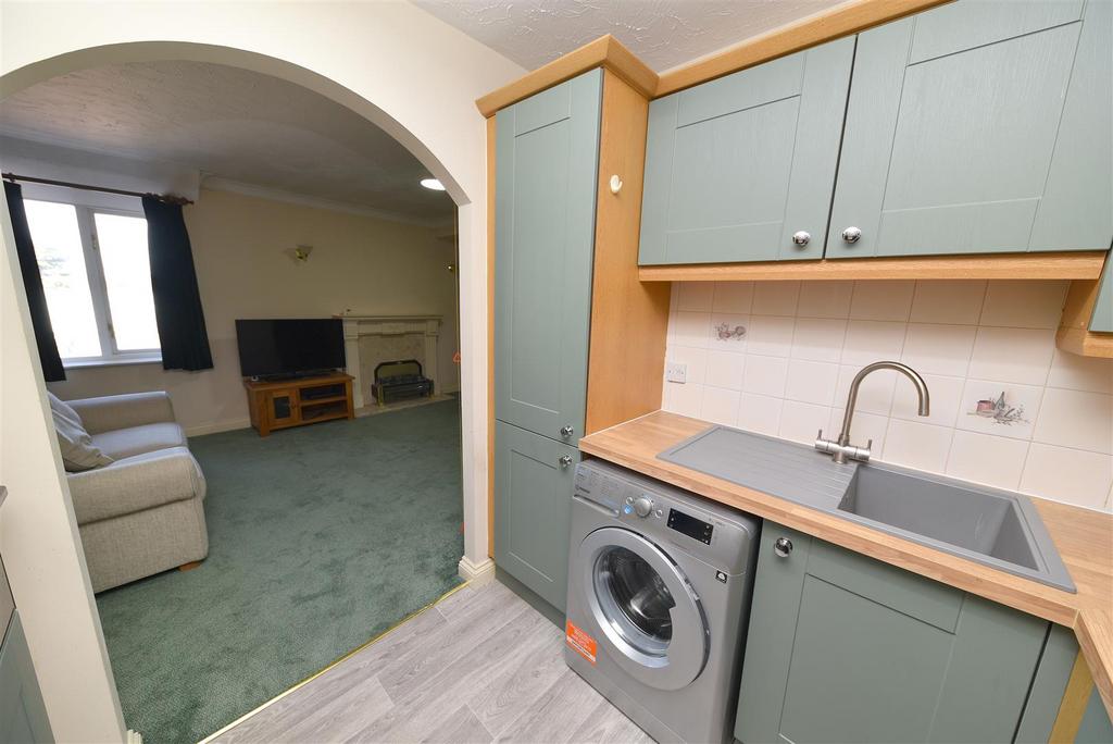 Kitchen2.JPG