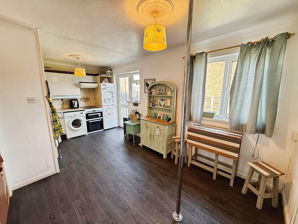 Kitchen/ Dining Room