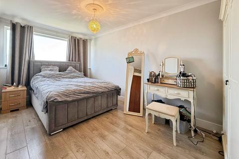 170 Limeslade Close, Corringham, Stanford-le-hope, SS17 7JY
