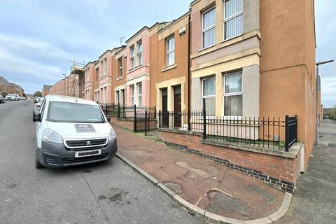 3 bedroom flat for sale, Kelvin Grove, Gateshead NE8