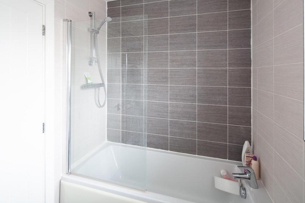 18-bathroom.jpg