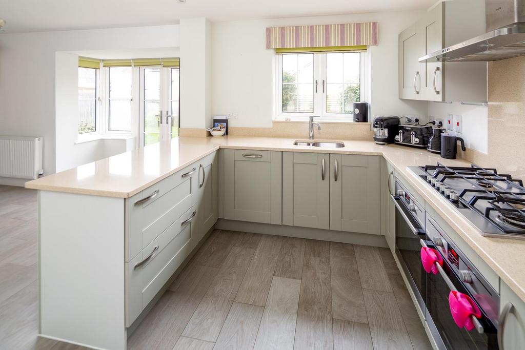 11-kitchen.jpg