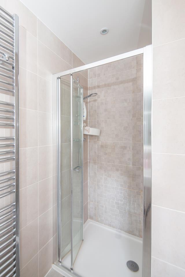 22-en-suite vertical 2.jpg